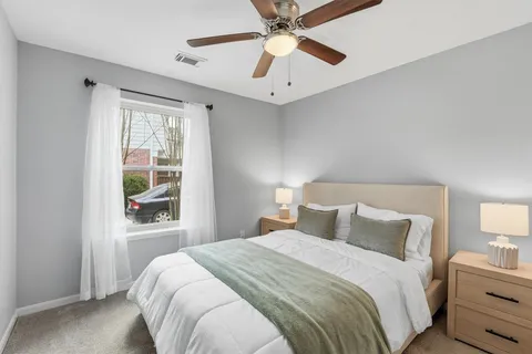 $2,400 | 179 North Dreamweaver Circle, The Woodlands, TX 77380