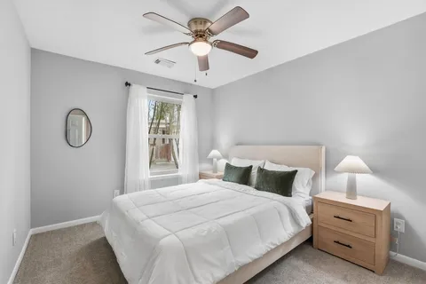 $2,400 | 179 North Dreamweaver Circle, The Woodlands, TX 77380