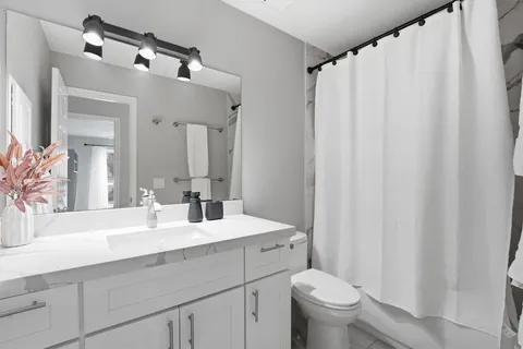 $2,400 | 179 North Dreamweaver Circle, The Woodlands, TX 77380