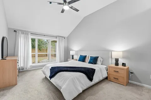 $2,400 | 179 North Dreamweaver Circle, The Woodlands, TX 77380