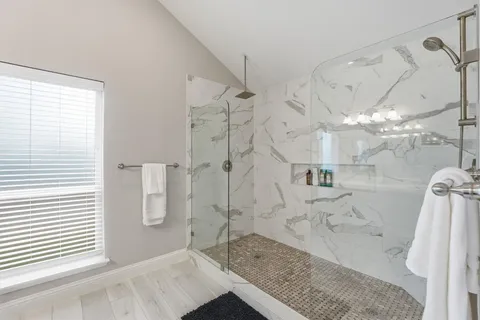 $2,400 | 179 North Dreamweaver Circle, The Woodlands, TX 77380