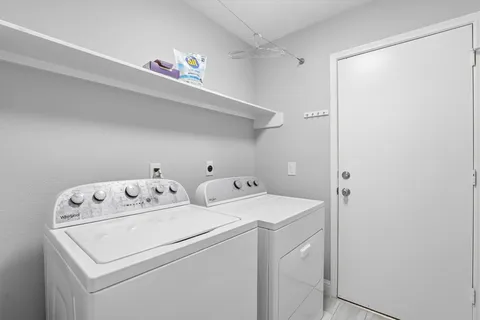 $2,400 | 179 North Dreamweaver Circle, The Woodlands, TX 77380