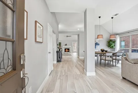 $2,400 | 179 North Dreamweaver Circle, The Woodlands, TX 77380