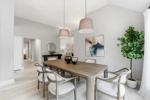 $2,400 | 179 North Dreamweaver Circle, The Woodlands, TX 77380