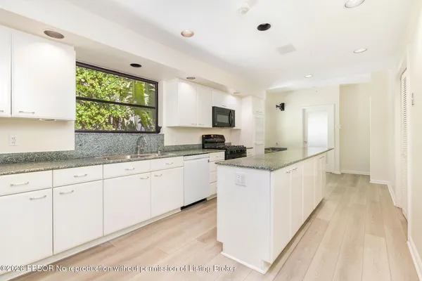 $25,000 | 575 North Lake Way, Palm Beach, FL 33480