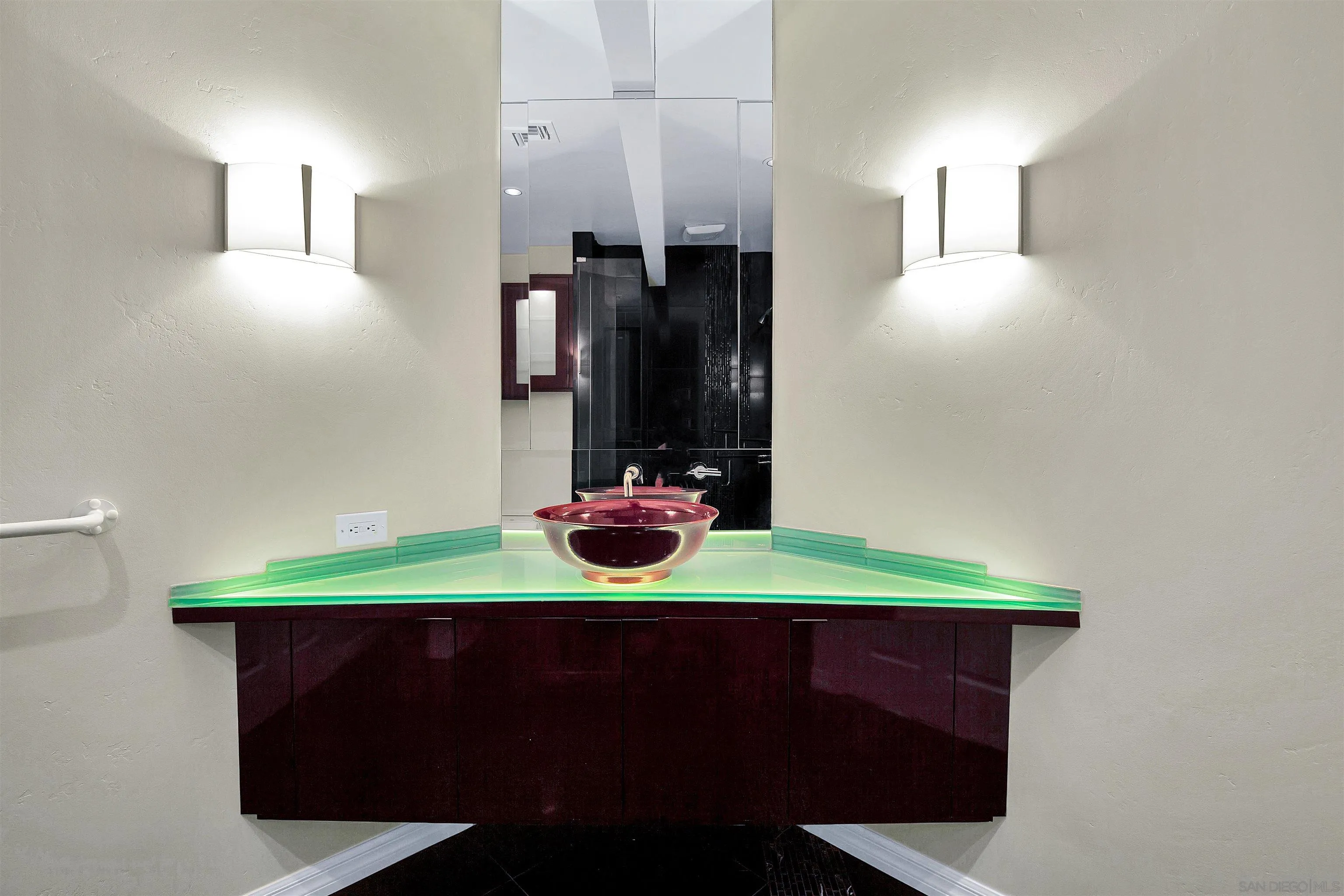 415 Marview Drive Solana Beach, CA 92075 - Photo 23 of 53 a room with furniture and a potted plant