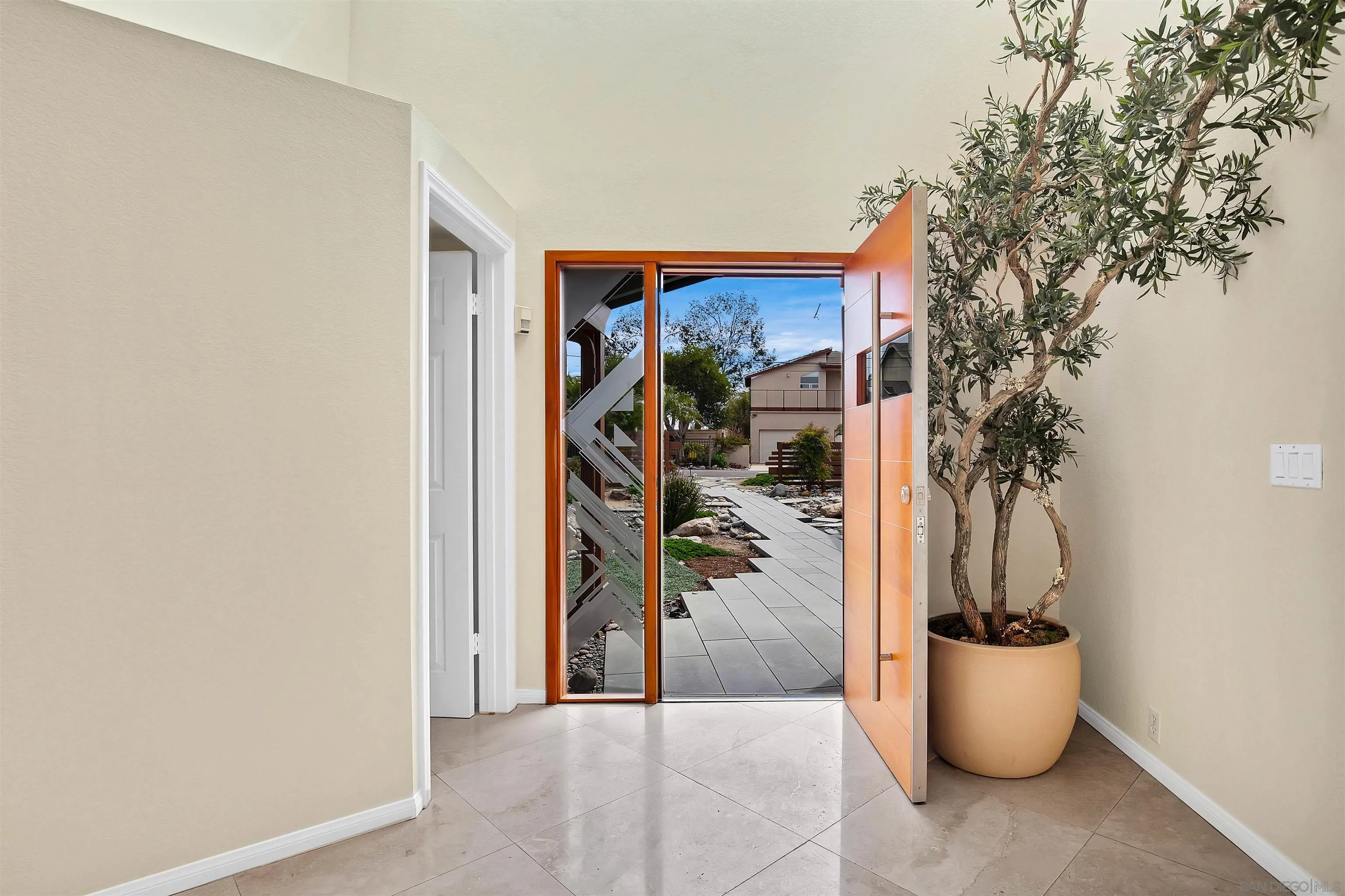 415 Marview Drive Solana Beach, CA 92075 - Photo 32 of 53 view of a living room and a potted plant