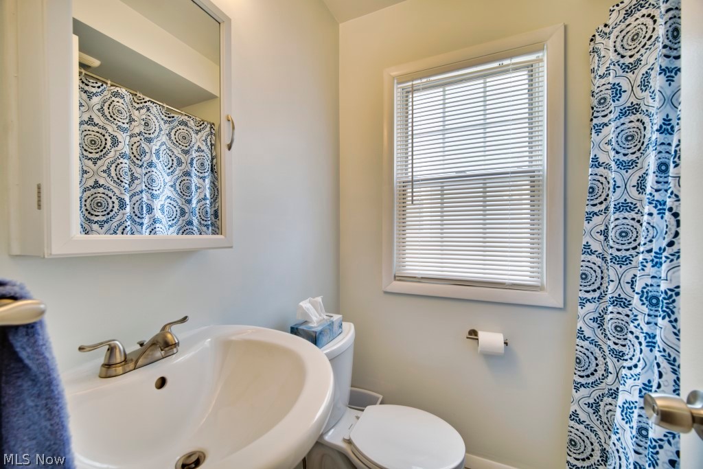 11707 Crofton Road Garfield Heights, OH 44125 - Photo 9 of 23 Gallery Image 9