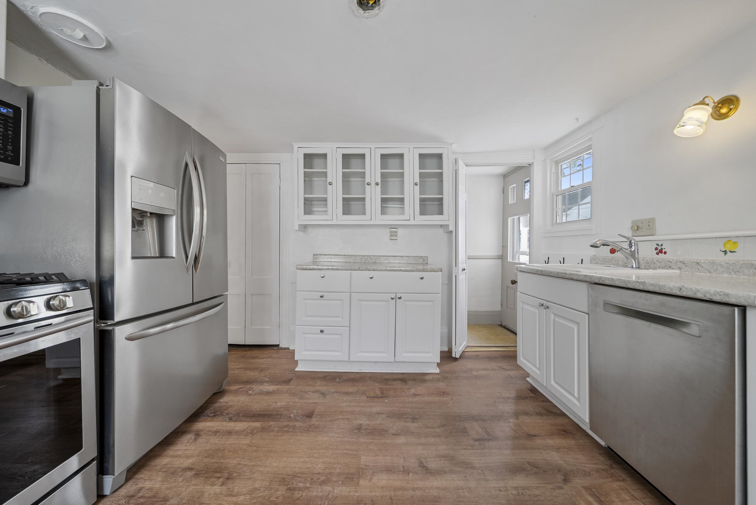 10 Maple Street Exeter, NH 03833 - Photo 7 of 47