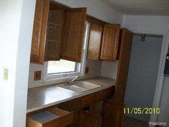 16535 East Eight Mile Road Eastpointe, MI 48021 - Photo 4 of 5 8m4