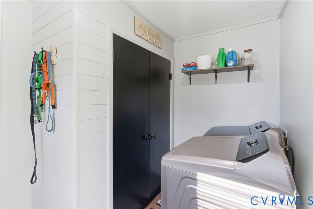 8456 Atlee Road Mechanicsville, VA 23116 - Photo 22 of 28 a utility room with dryer and washer