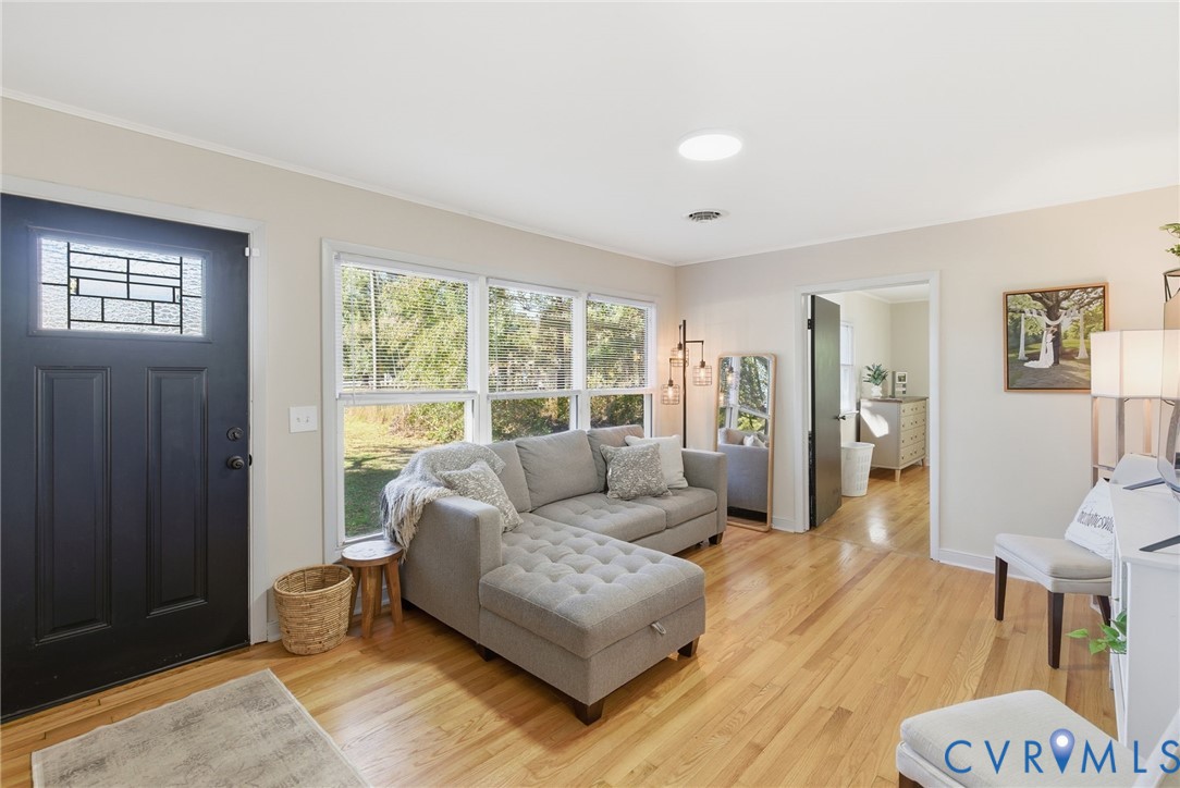 8456 Atlee Road Mechanicsville, VA 23116 - Photo 6 of 28 a living room with furniture and a large window