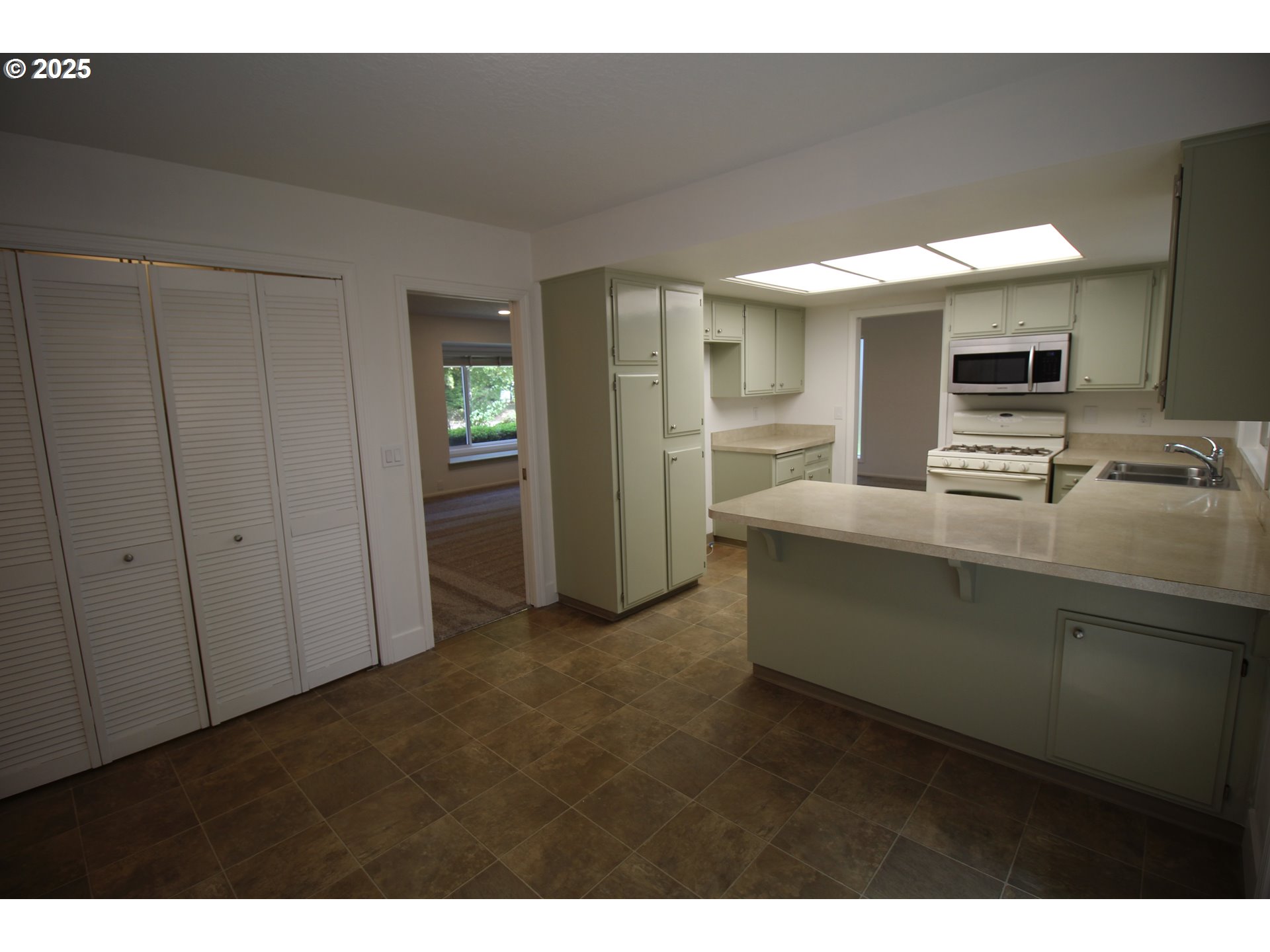 32245 Southwest Estates Post Road Wilsonville, OR 97070 - Photo 4 of 12 Gallery Image 4