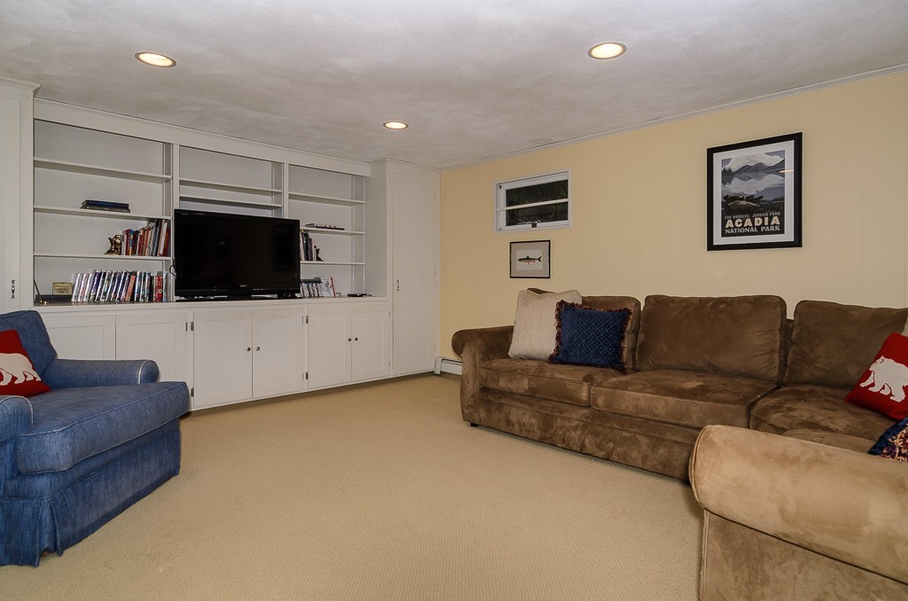 65 Greylock Road Wellesley, MA 02481 - Photo 23 of 28