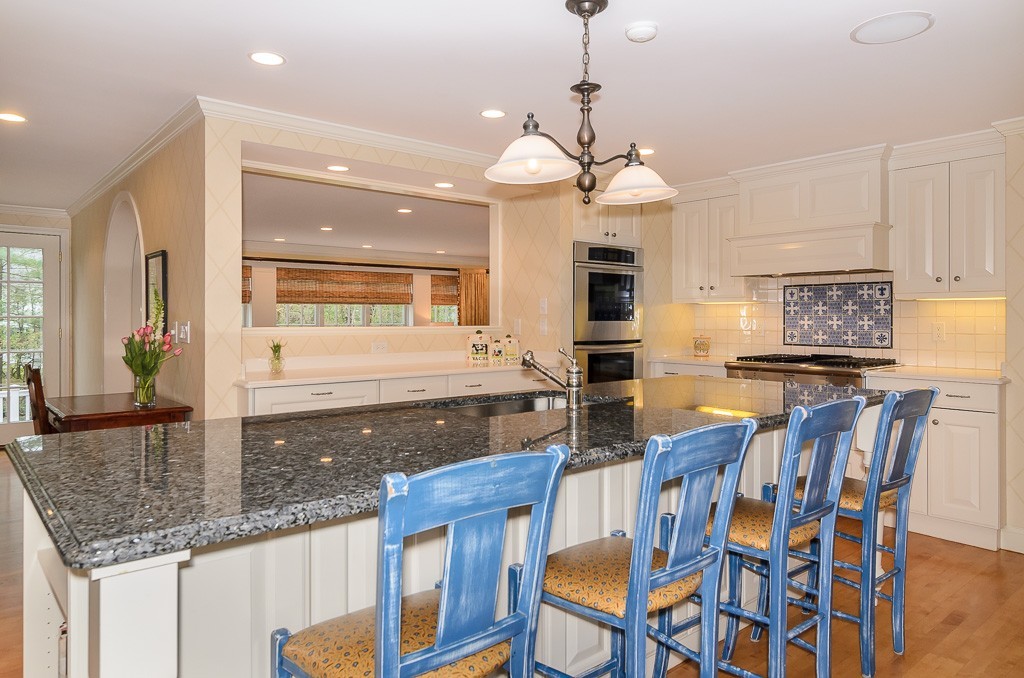 65 Greylock Road Wellesley, MA 02481 - Photo 3 of 28