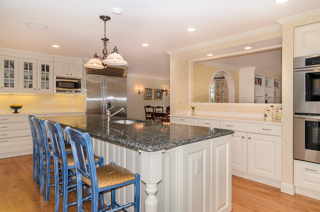 65 Greylock Road Wellesley, MA 02481 - Photo 4 of 28