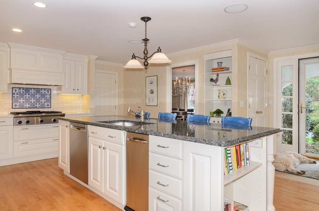 65 Greylock Road Wellesley, MA 02481 - Photo 5 of 28