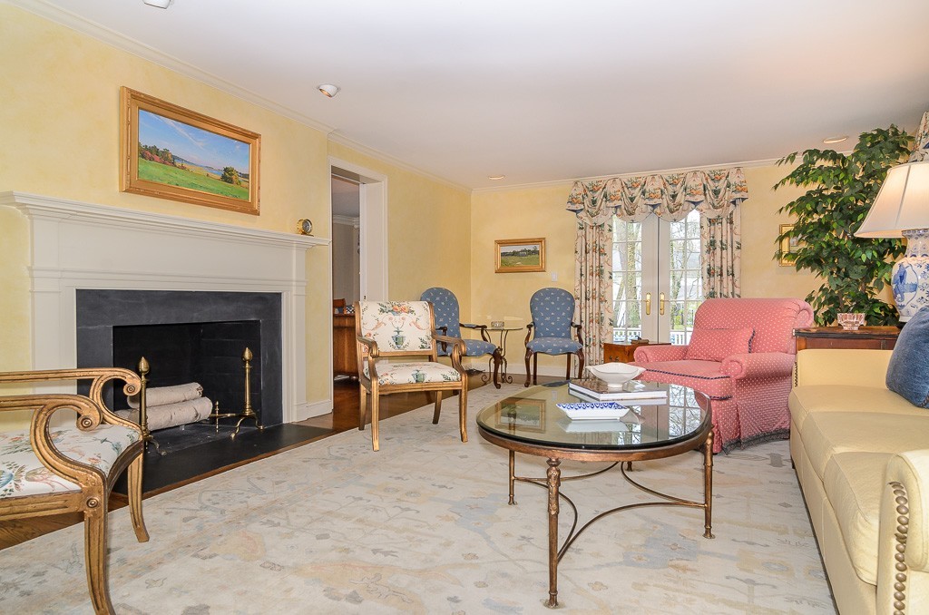 65 Greylock Road Wellesley, MA 02481 - Photo 9 of 28