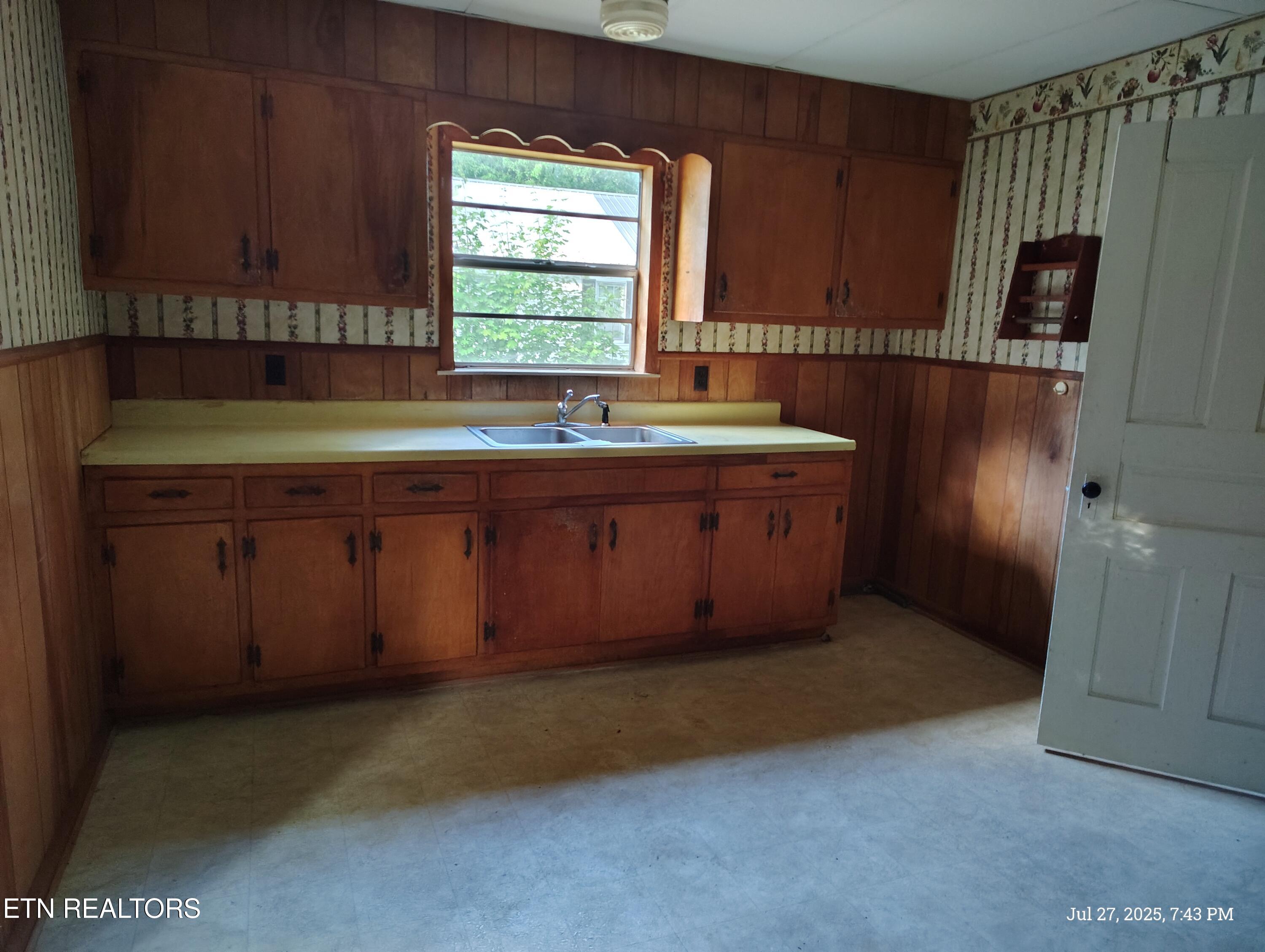 206 County Road 738 Riceville, TN 37370 - Photo 5 of 9 kitchen