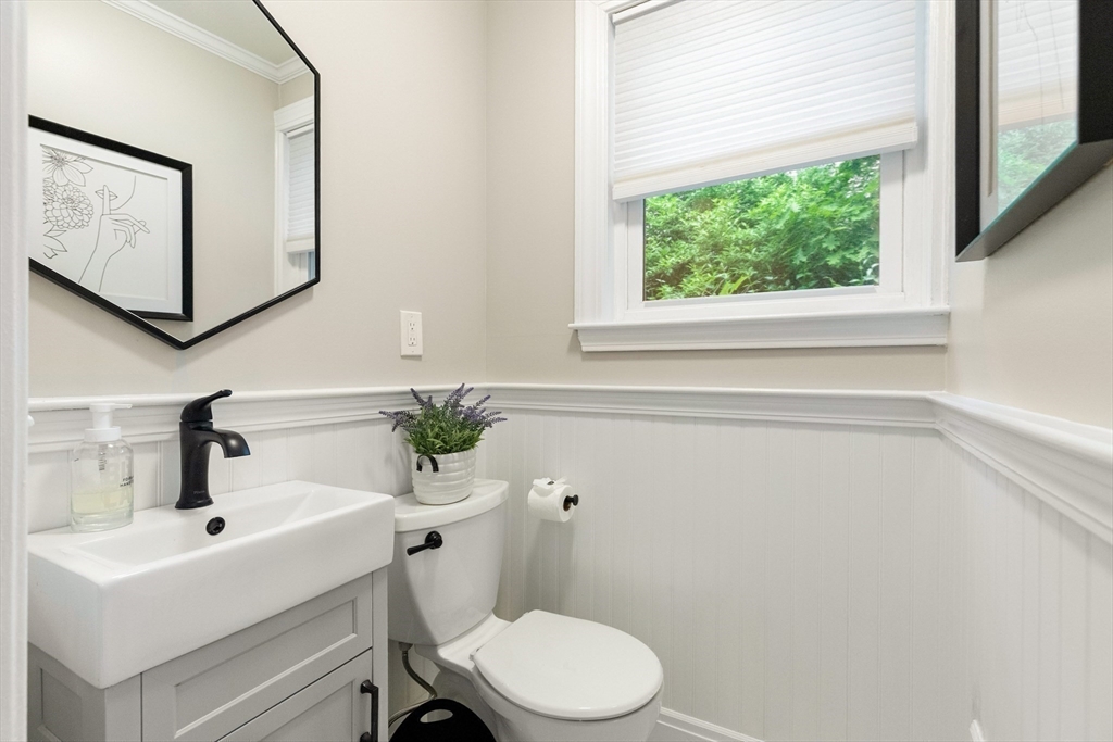 27 Fellsmere Road Malden, MA 02148 - Photo 19 of 39