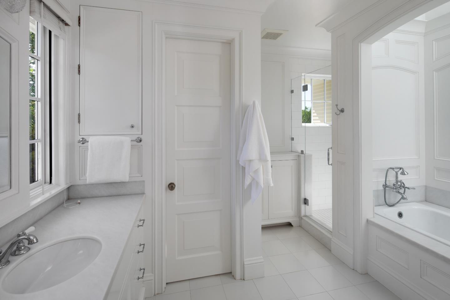 161 Primrose Way Palo Alto, CA 94303 - Photo 15 of 28 a bathroom with a tub sink and mirror