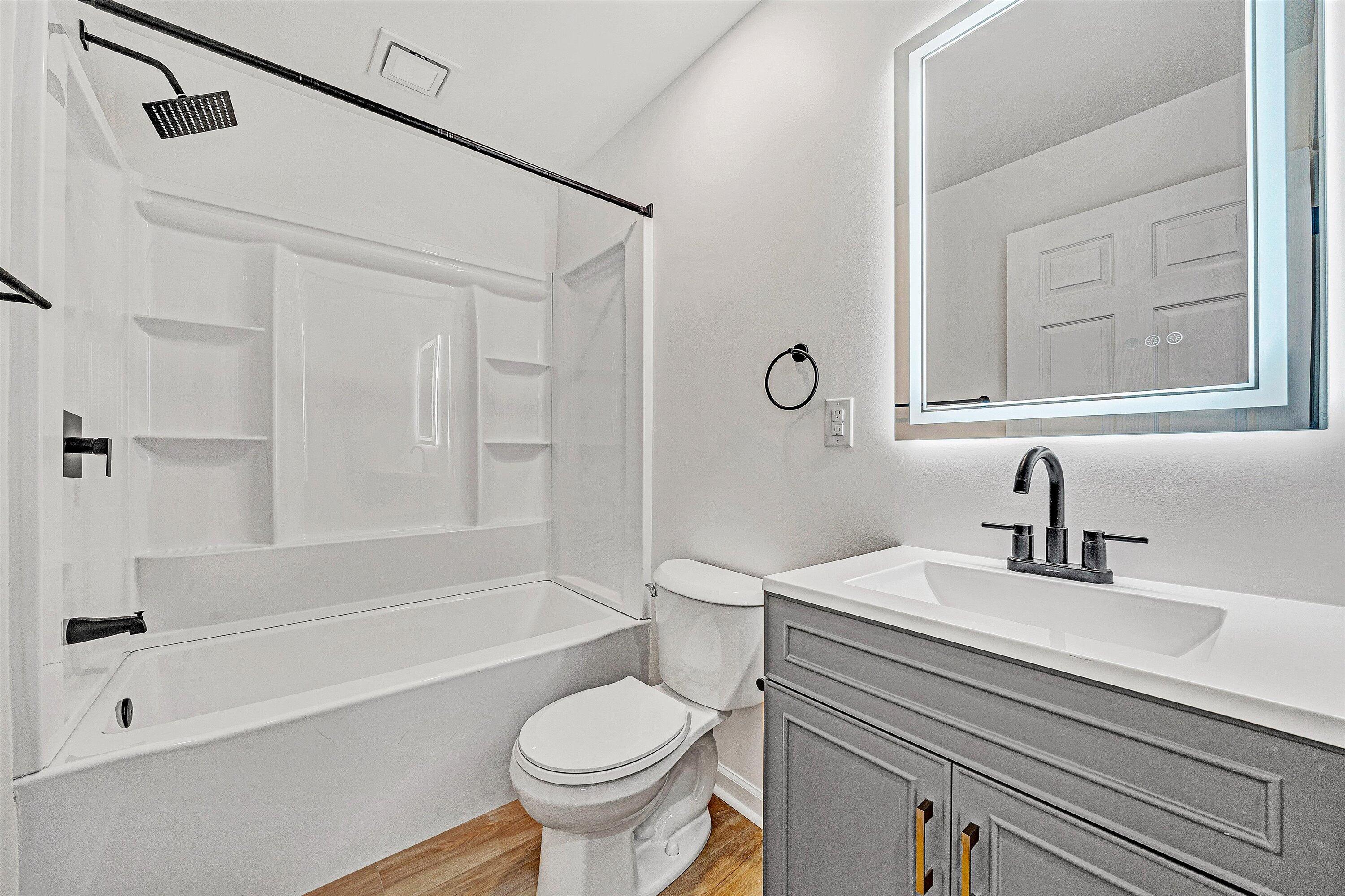 5962 2 Ford Road Roanoke, VA 24018 - Photo 17 of 39 a bathroom with a sink a toilet and a bathtub