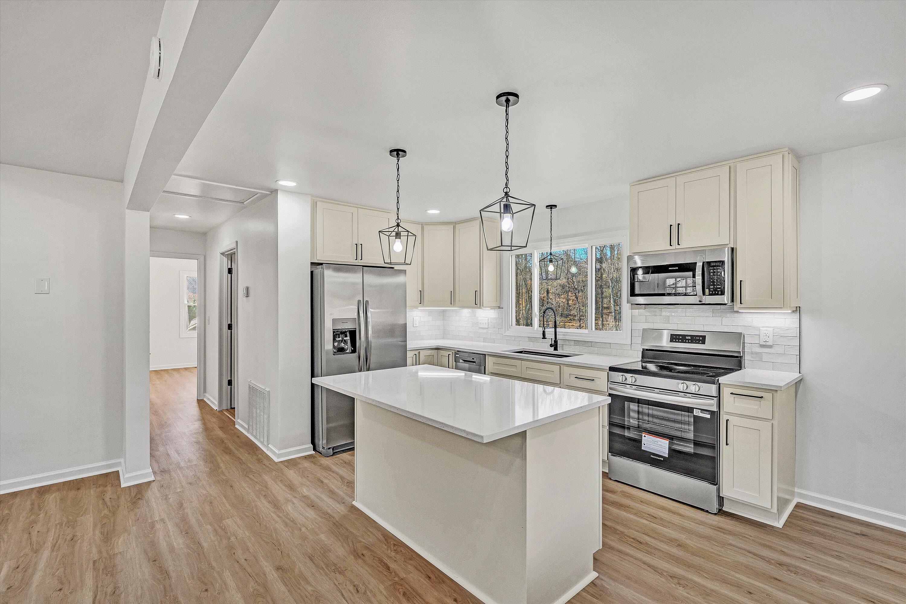 5962 2 Ford Road Roanoke, VA 24018 - Photo 7 of 39 05-VM-00855