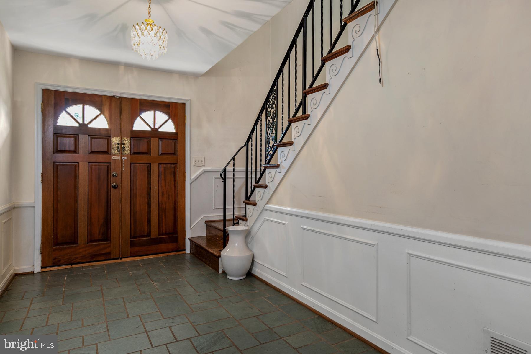 7320 Range Road Alexandria, VA 22306 - Photo 4 of 46 Large slate floored foyer