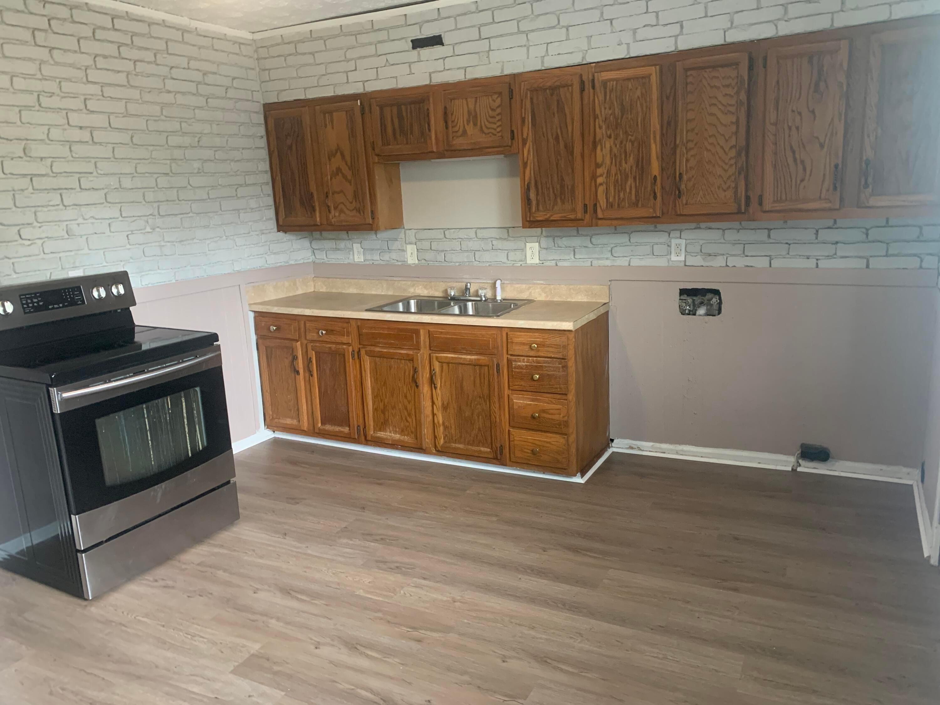 3364 Arnsby Road Columbus, OH 43232 - Photo 16 of 23 BIG KITCHEN