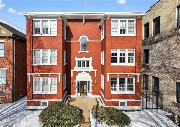 $299,900 | 4317 Maryland Avenue, Unit 1E, St. Louis, MO 63108