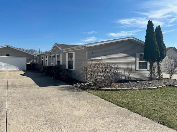 $122,000 | 22465 South Lakepoint Court, Channahon, IL 60410