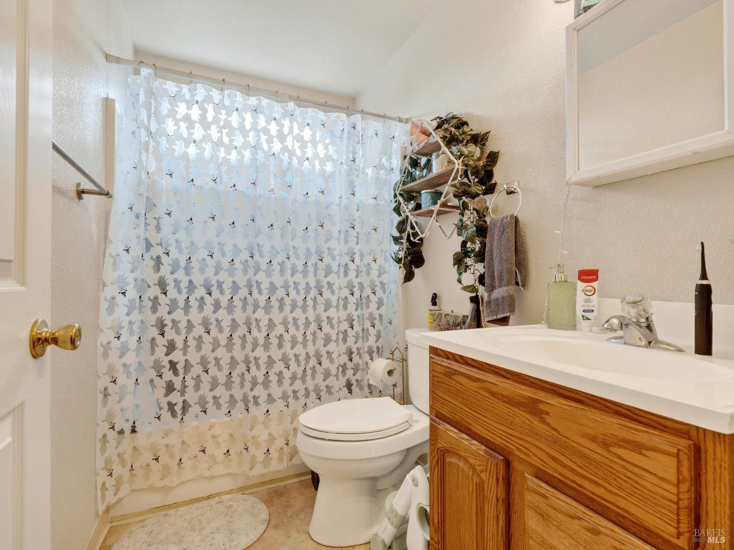 100-102 West 8th Street Santa Rosa, CA 95401 - Photo 25 of 32 a bathroom with a sink toilet and shower