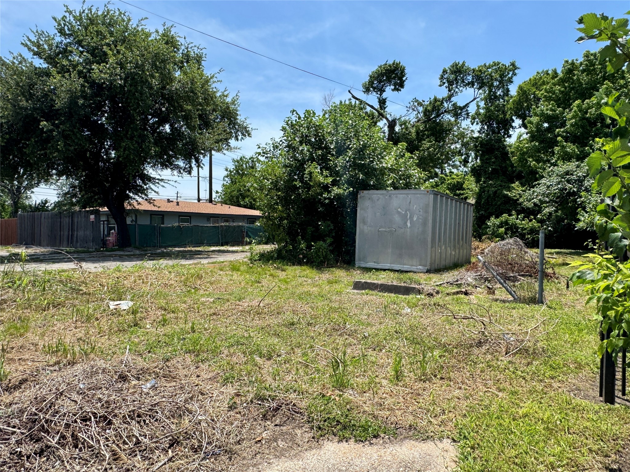 7309 North Main Street Houston, TX 77018 - Photo 1 of 6 a backyard of a house with lots of green space