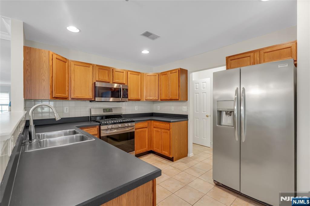 114 Ridge Drive Pompton Lakes, NJ 07442 - Photo 13 of 21