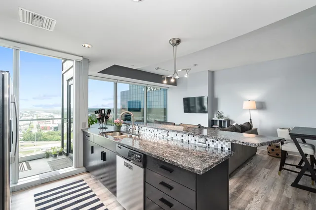 $2,650 | 335 Bridge Street Northwest, Unit 1705, Grand Rapids, MI 49504