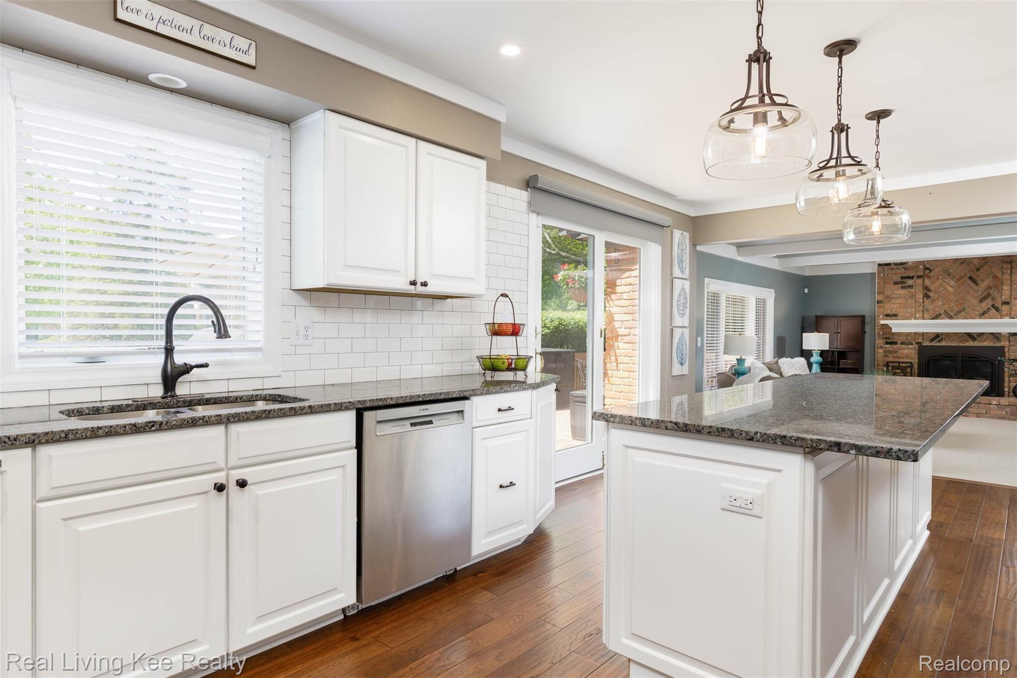 359 Silvervale Drive Rochester, MI 48309 - Photo 9 of 36 359 Silvervale Dr-9.jpg