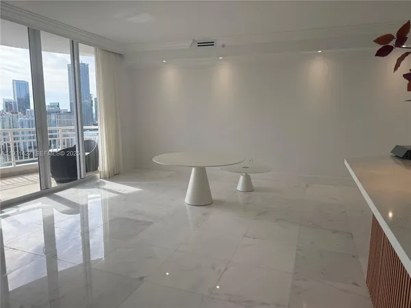 $6,500 | 848 Brickell Key Drive, Unit PH4003, Miami, FL 33131