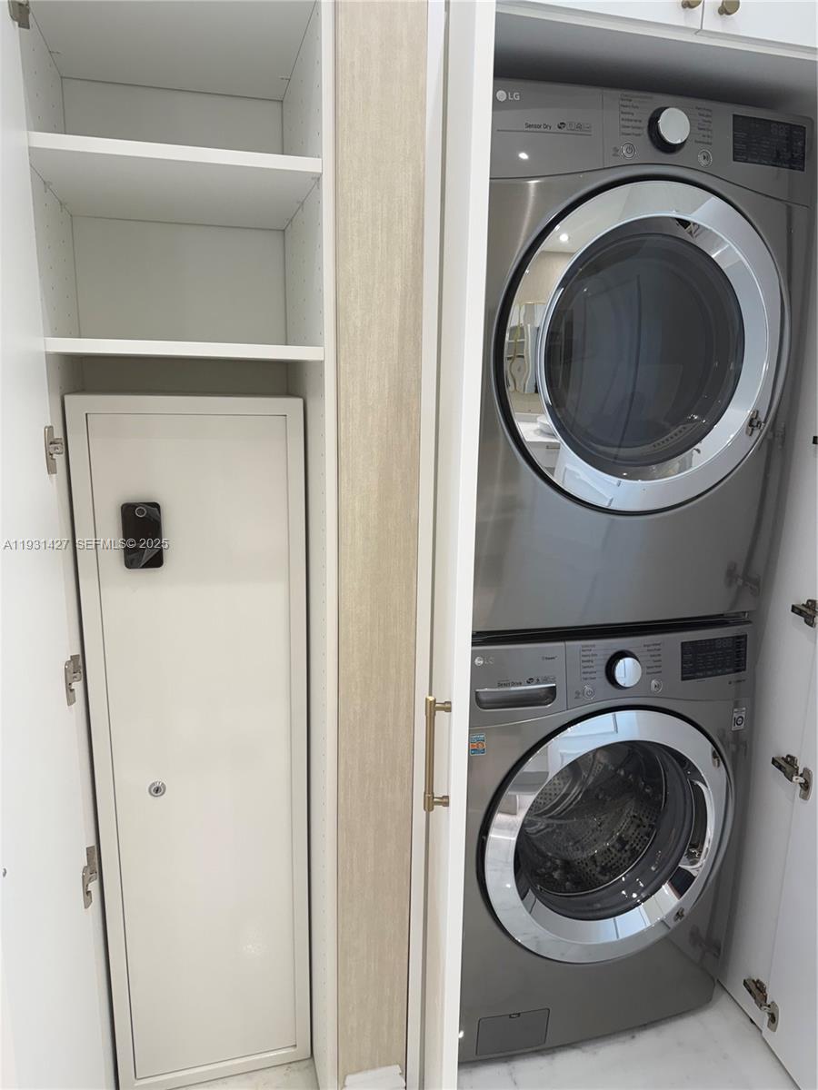 848 Brickell Key Drive, Unit PH4003 Miami, FL 33131 - Photo 10 of 12 a utility room with dryer and washer
