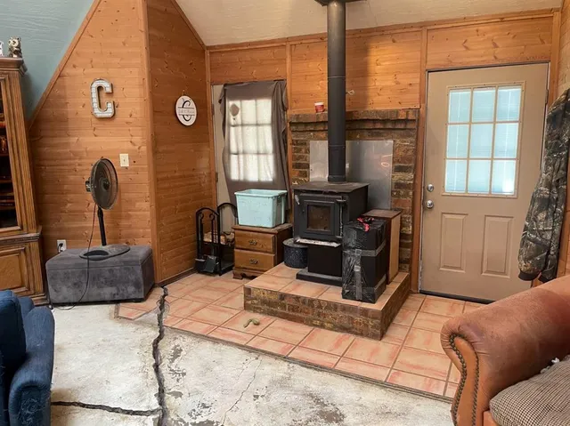 $168,000 | 135 Whitaker Circle, Gordonville, TX 76245