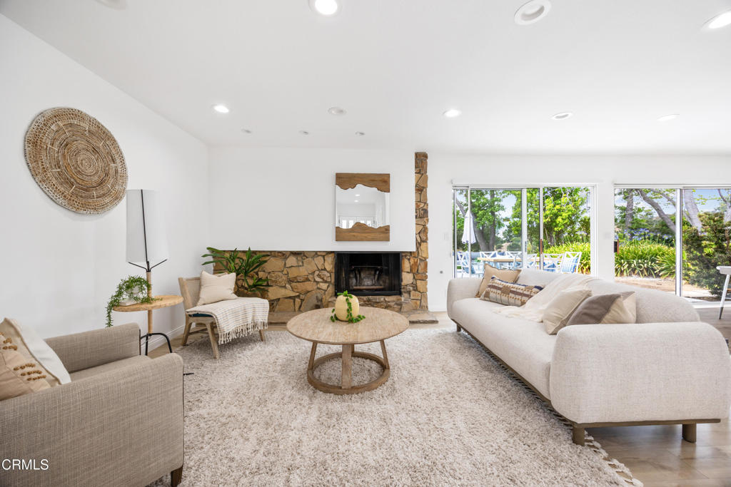 7015 Charrick Place Tujunga, CA 91042 - Photo 7 of 41 7015 Charrick-7