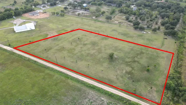 a view of a small yard