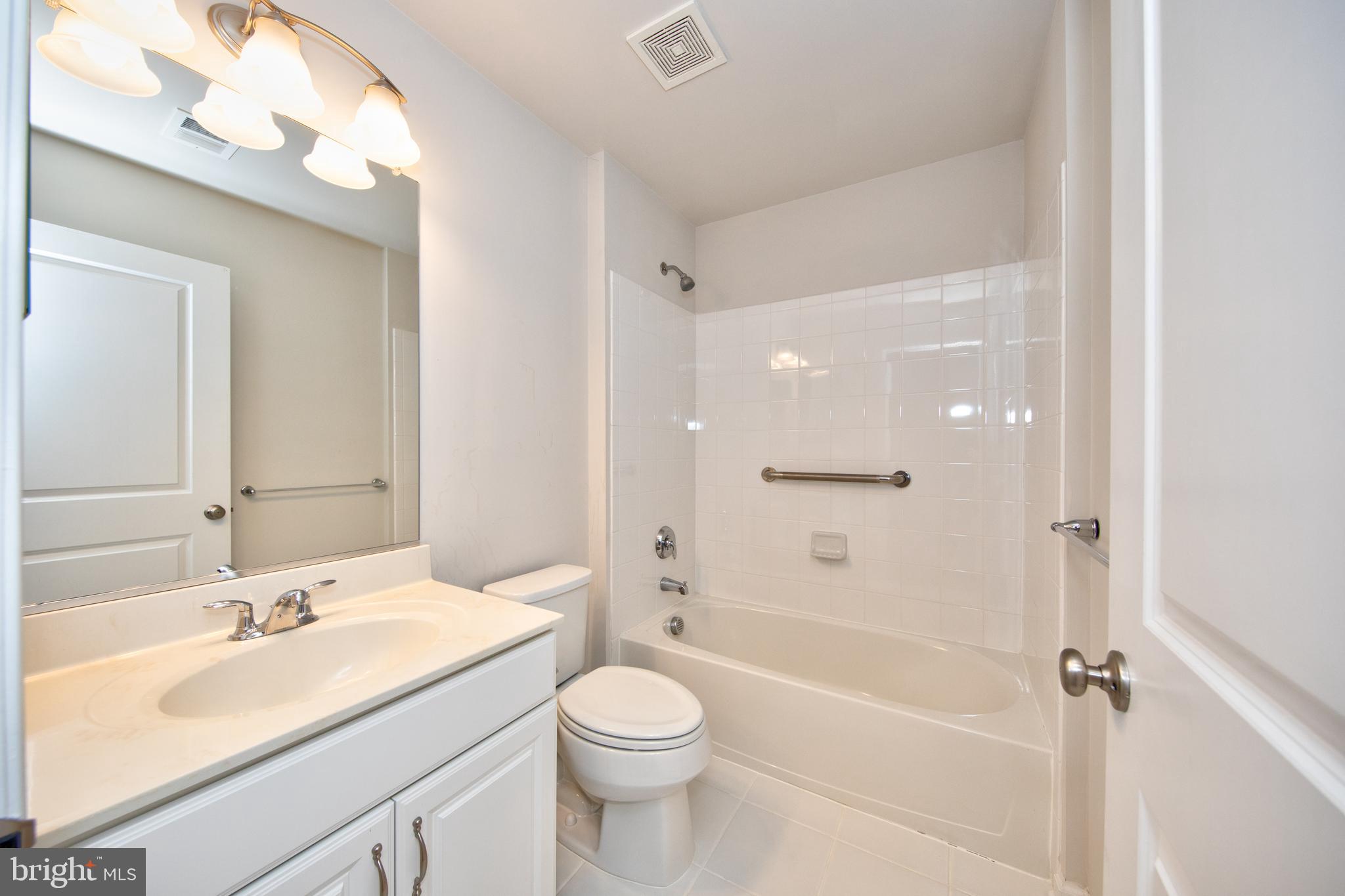 338 Spruce Pine Road Abingdon, MD 21009 - Photo 15 of 32 MASTER BATH W SOAKING TUB, SEPARATE SHOWER