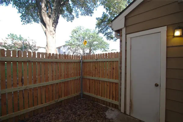 $169,999 | 2121 Park Willow Lane, Unit C, Arlington, TX 76011