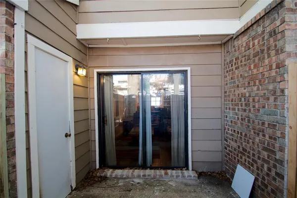 $169,999 | 2121 Park Willow Lane, Unit C, Arlington, TX 76011