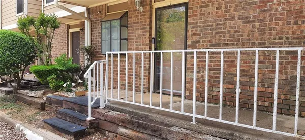 $169,999 | 2121 Park Willow Lane, Unit C, Arlington, TX 76011