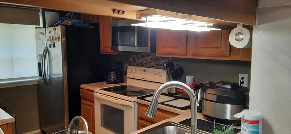 $169,999 | 2121 Park Willow Lane, Unit C, Arlington, TX 76011