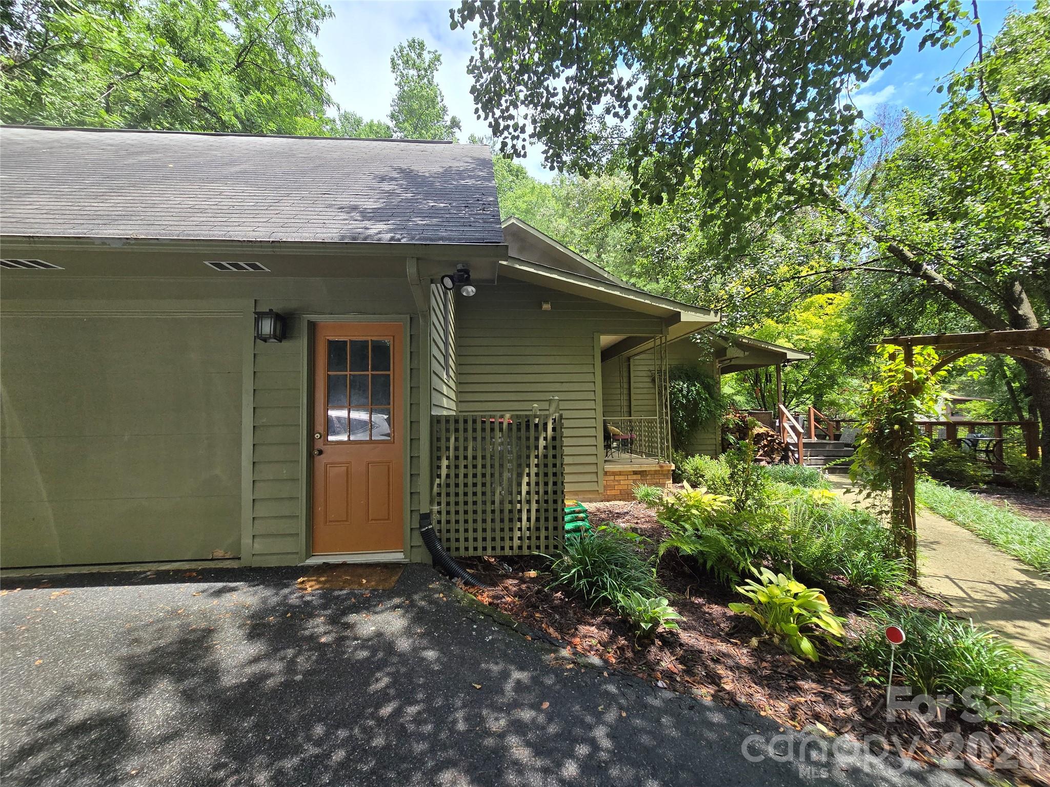 18 Rollingwood Road Asheville, NC 28805 - Photo 23 of 38