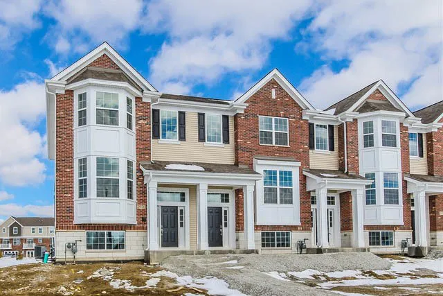 $2,995 | 2949 Madison Drive, Naperville, IL 60564