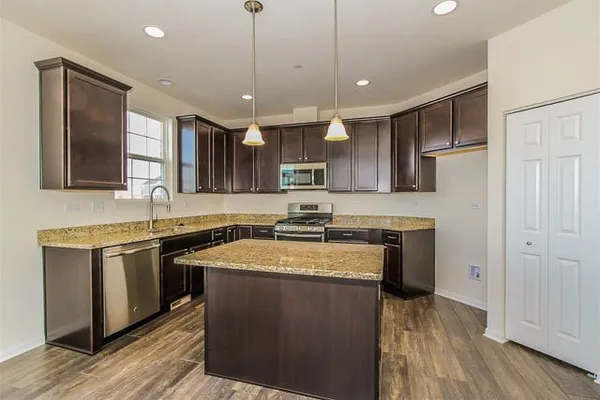 $2,895 | 2949 Madison Drive, Naperville, IL 60564