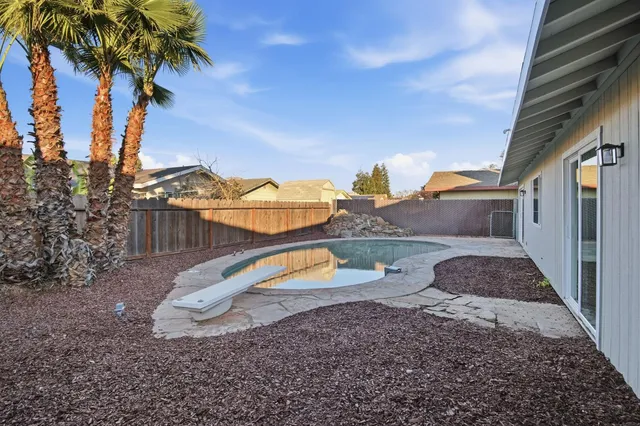 $425,000 | 517 East Grove Avenue, Atwater, CA 95301